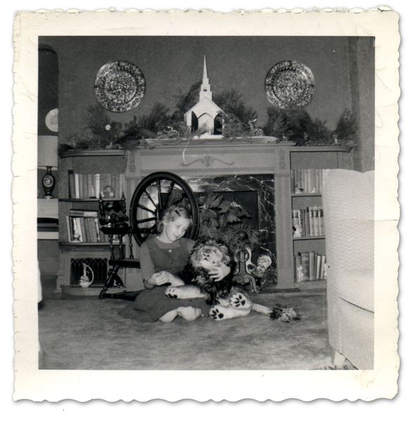 File:Helen-with-lion.jpg