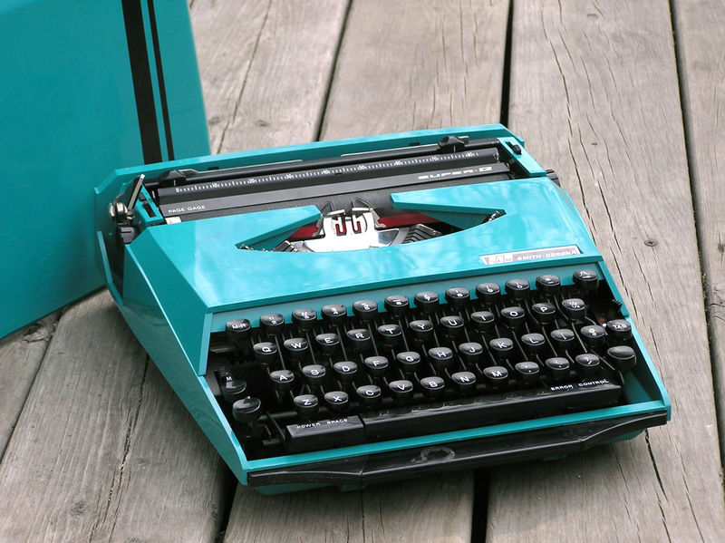 File:Ghia-Typewriter-Open.jpg