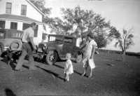 Mom-pointing-family-at-car-with-plates.jpg