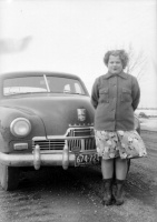 Girl-with-1947-kaiser.jpg